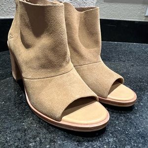 UGG boots size 7.5, Open Toe, Zipper Back, with heel